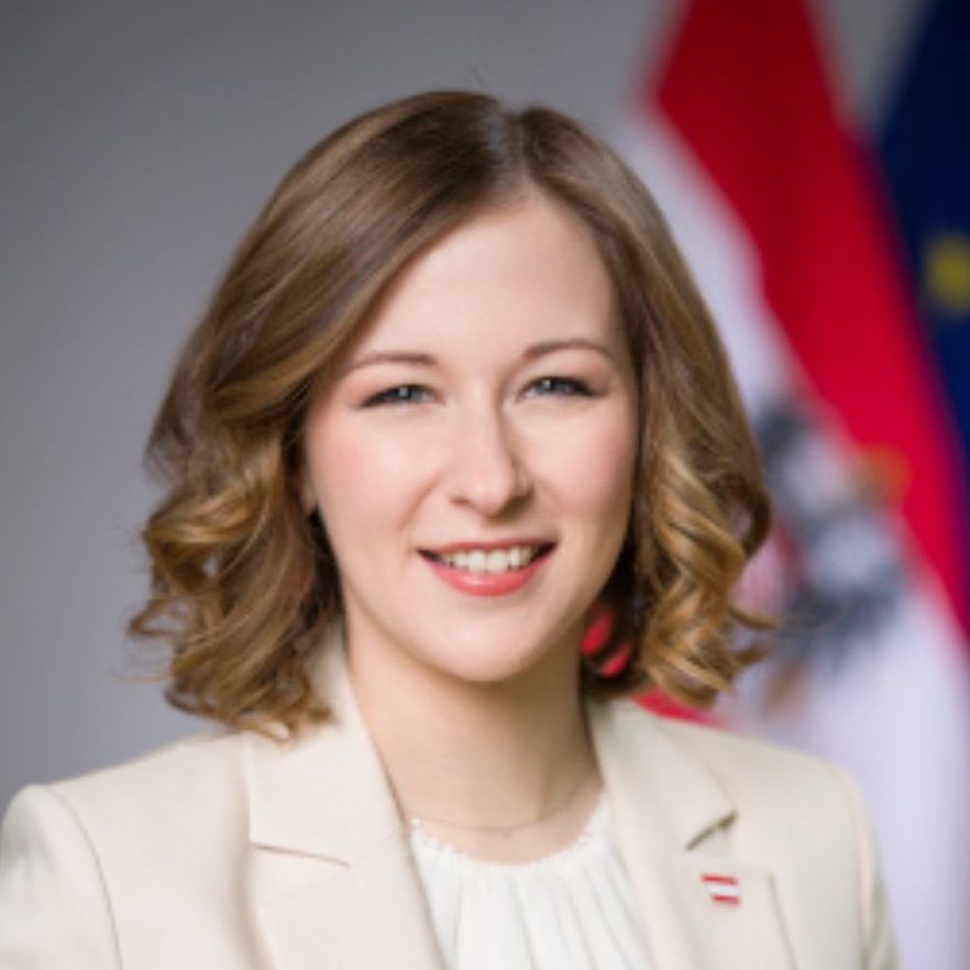 Photo of Claudia Bauer
