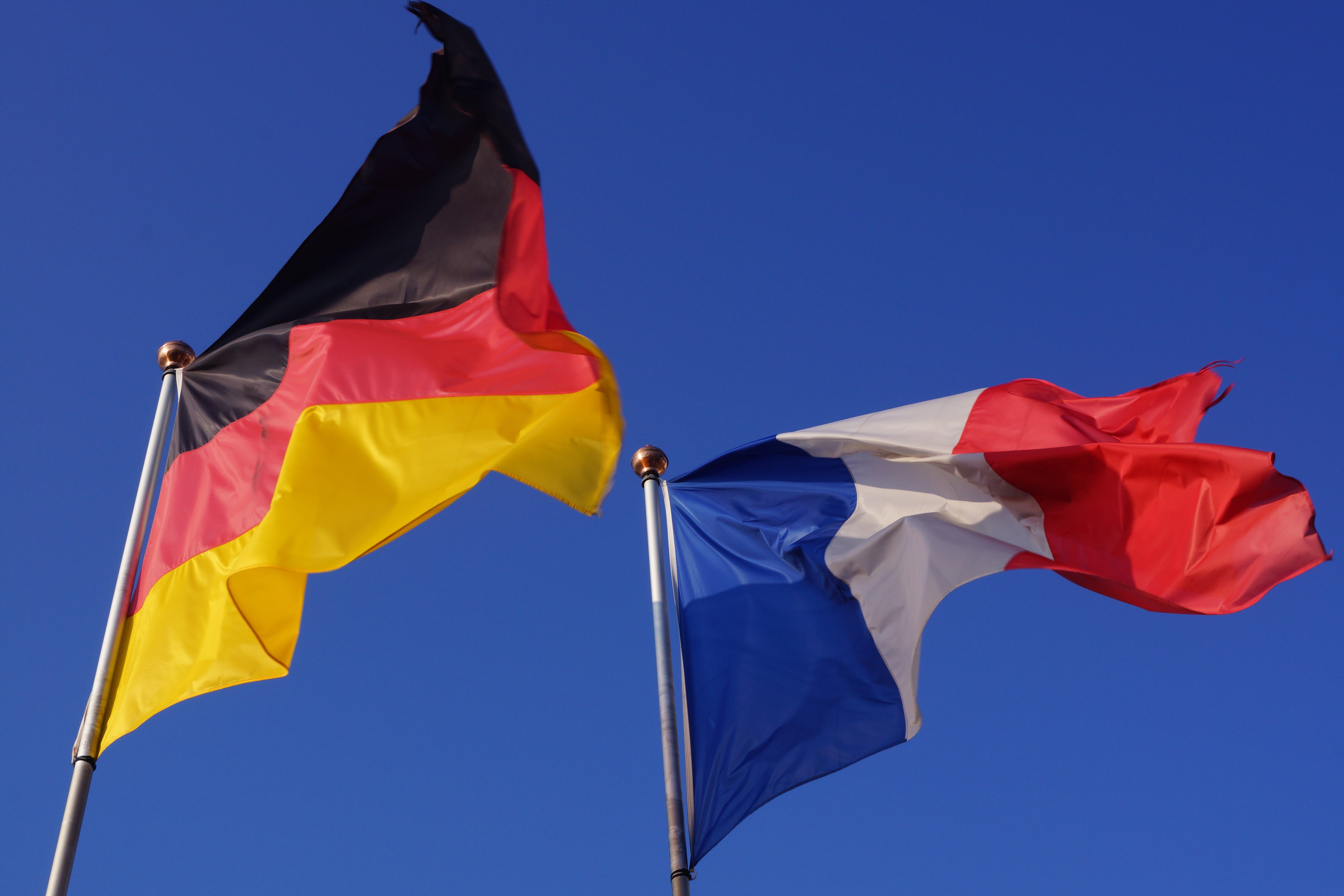 Германия французы. Флаг Бельгии и Германии. Франция Германия ЕС. ФРГ И Франция. Флаг Германии и Франции.